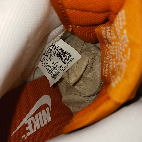 Nike Dunks - Picture 4 of 8